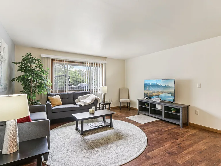 Woodfield Heights Apartments — Photo 80