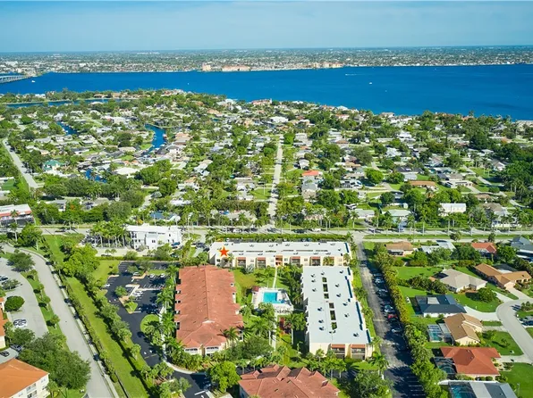 12481 McGregor Blvd APT 17, Fort Myers, FL 33919