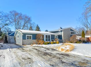 711 S 4th Ave, Libertyville, IL 60048