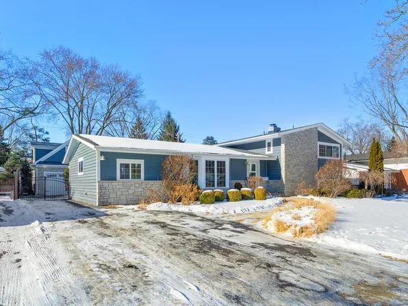 711 S 4th Ave, Libertyville, IL 60048