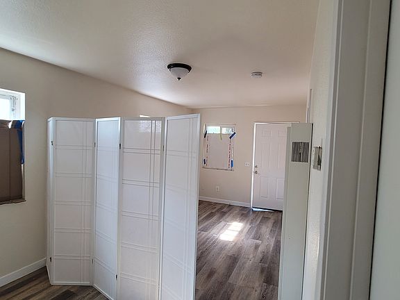 4th image of 987 Spruce St #1/3