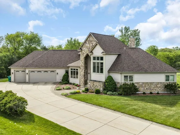 145 Saint James CIRCLE, Union Grove, WI 53182