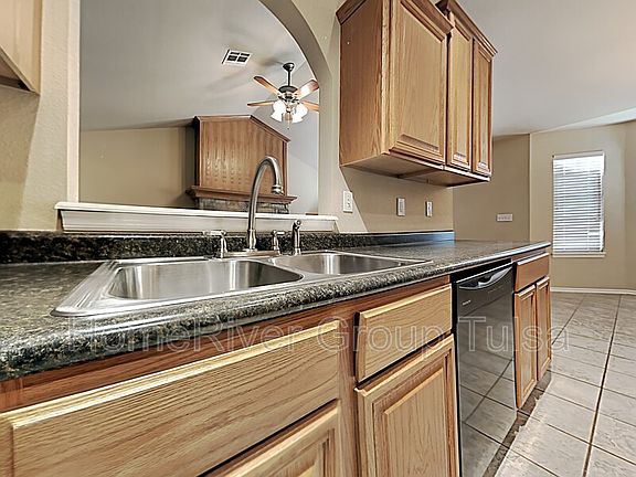 5th image of 7960 Liberty Bell Ln