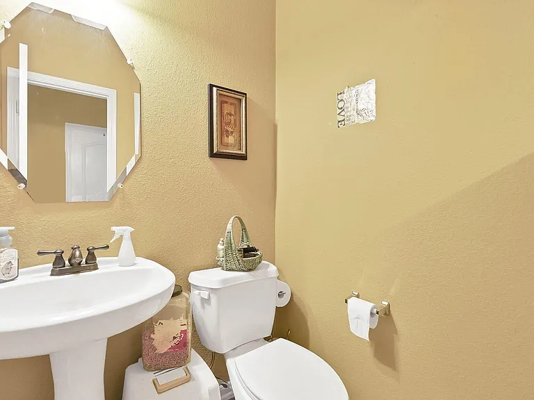692 Casual Ln — Photo 20