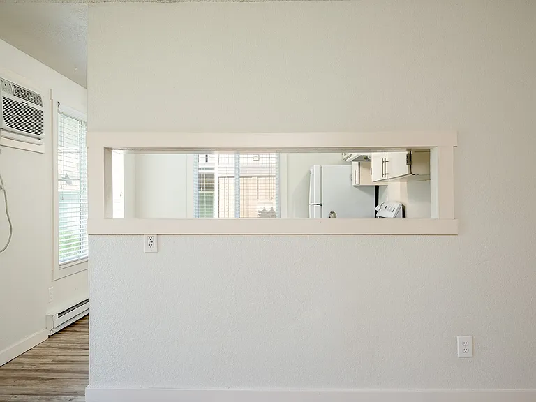 Arlo on 10th |Kitchen