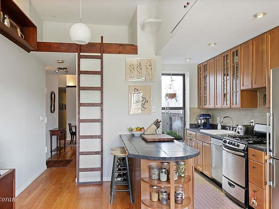 3rd image of 213 Eastern Pkwy APT 14