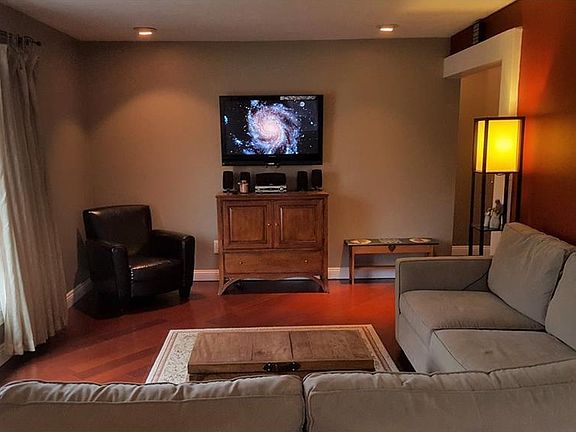 3rd image of 488 Nancy Dr