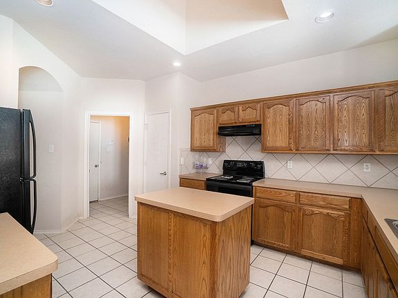 3rd image of 1212 Sweetwater Dr