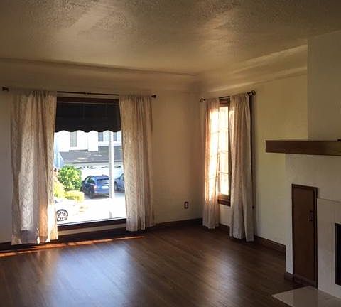 5th image of 4049 E Massachusetts St