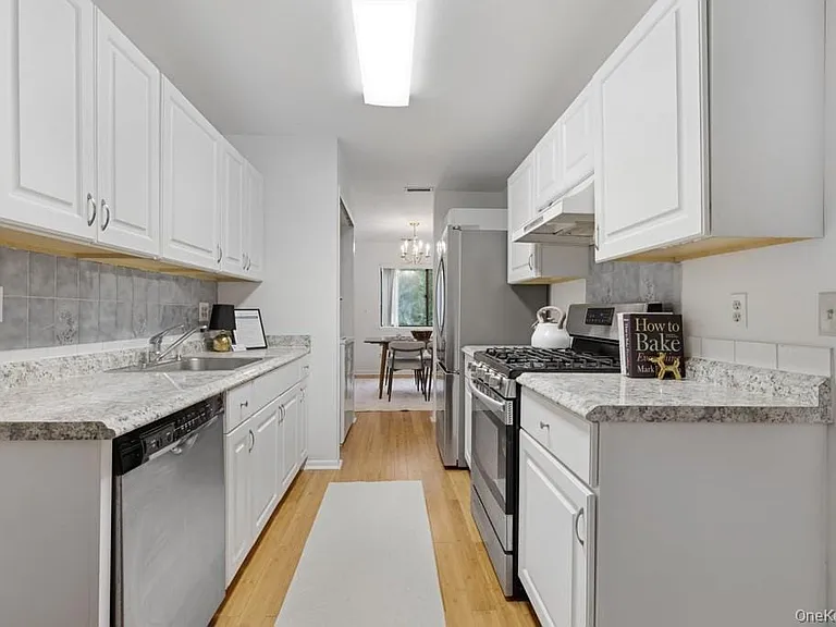 359 N Greeley Ave — Photo 6