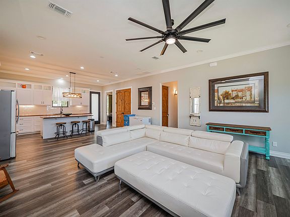 4th image of 300 Timberidge Drive