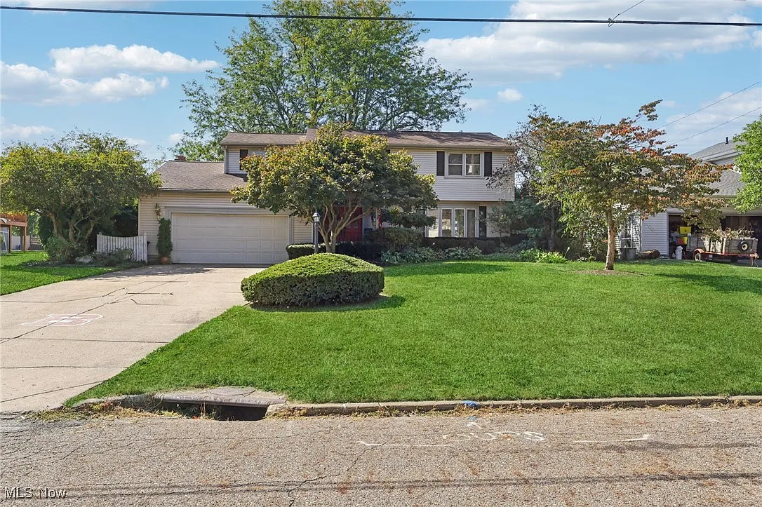 123 Mayflower Dr photo 1