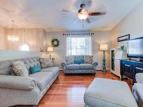 4th image of 1024 Courtney Cir