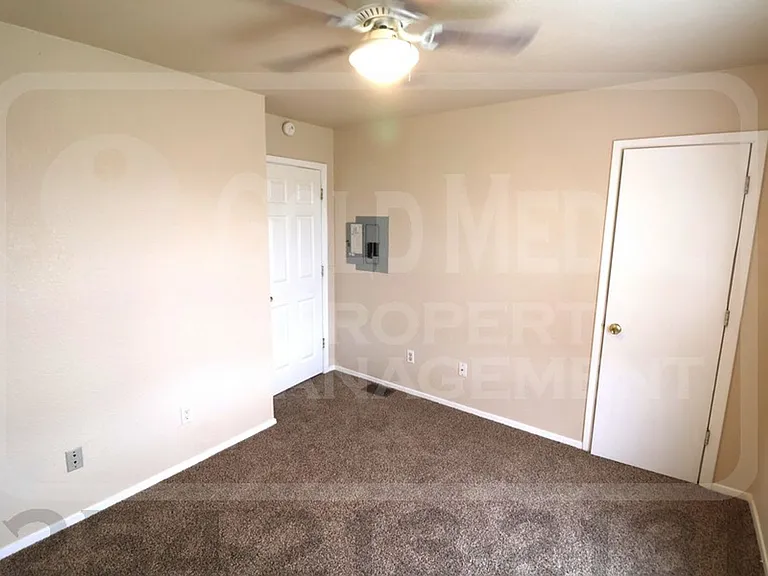 1106 Leslie Cir — Photo 12