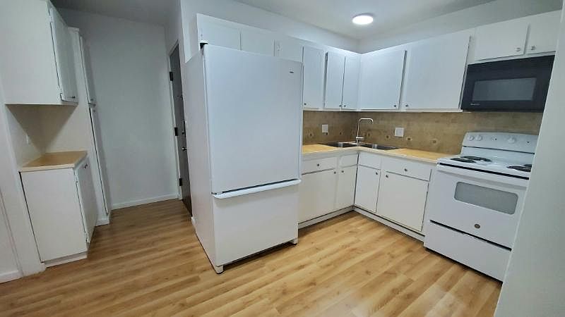 1st image of 1821 Cromwell Dr #D