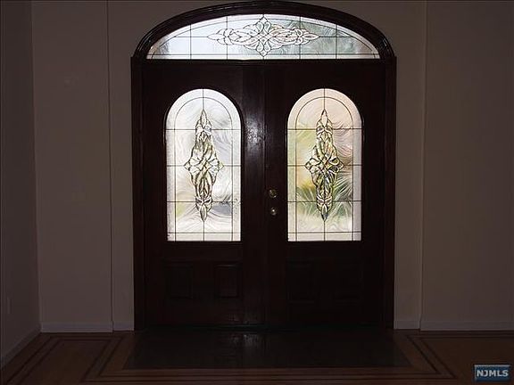 5th image of 248 Kingsland Ave