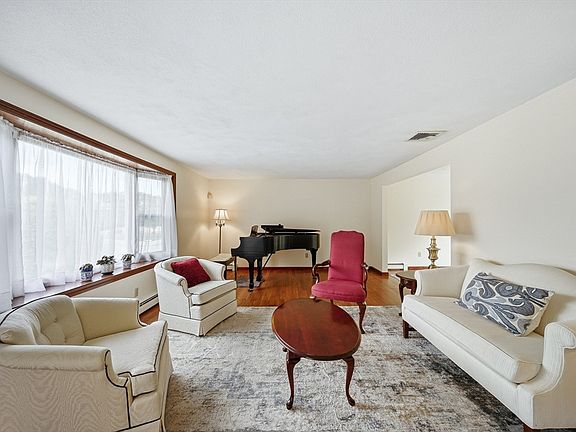 5th image of 12 Thomas Cir