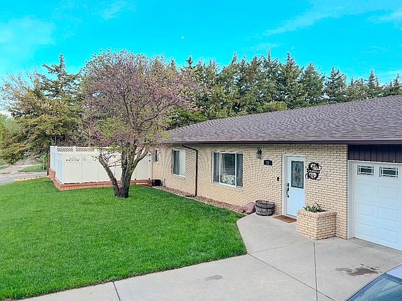 2nd image of 12 Eastgate Dr