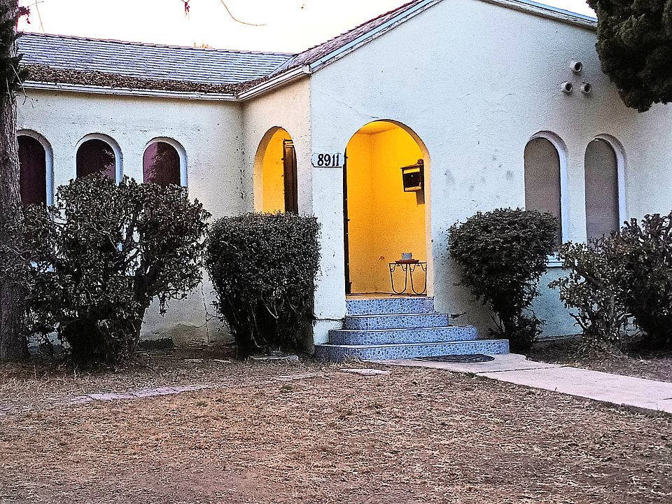 Front of house picture.