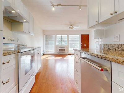 241 West Walk #241, West Haven, CT, 06516