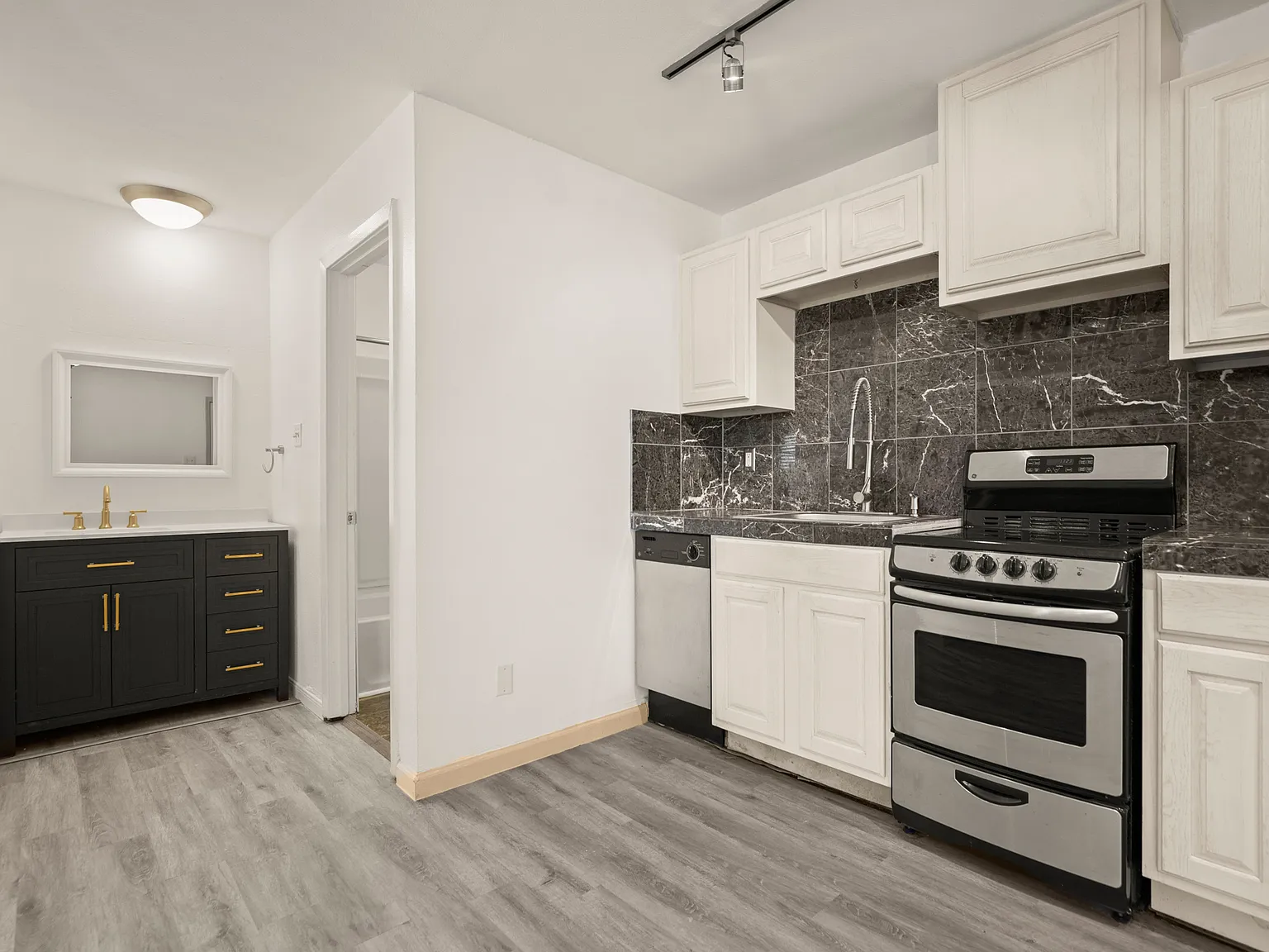 Studio, 390 sqft, $800 — Photo 1