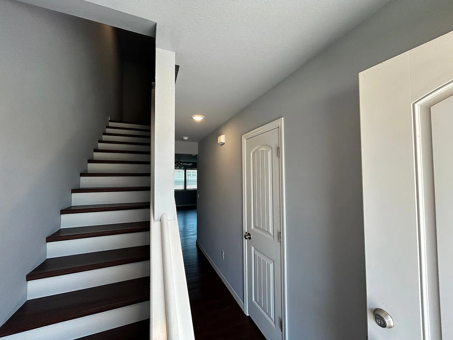 Townhouse with Garage - Minutes from Downtown Rogers — Photo 4