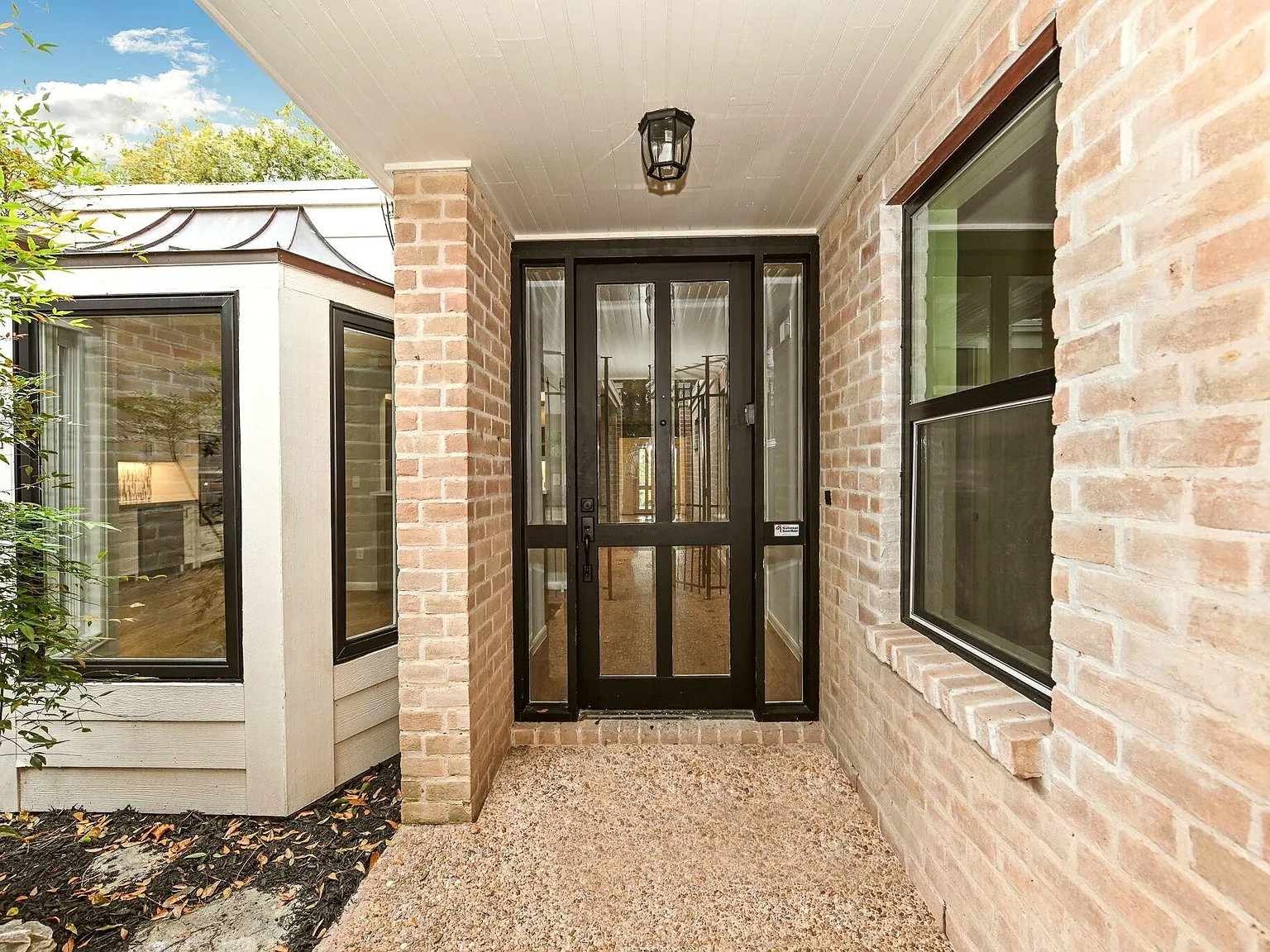 3 bed, 3.0 bath, 3844 sqft, $4,500 — Photo 4