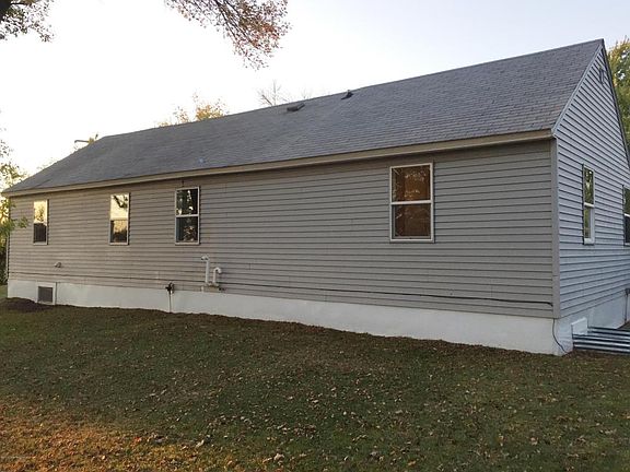 5th image of 302 E Henning St