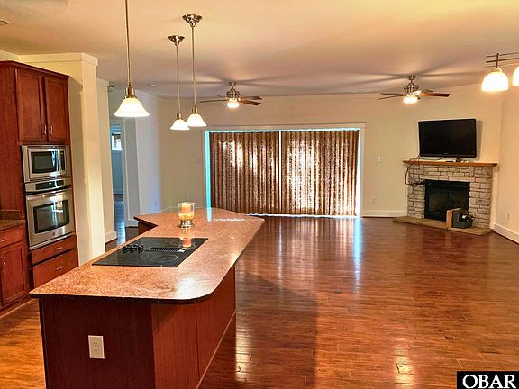 3rd image of 110 Holly Hills Ln