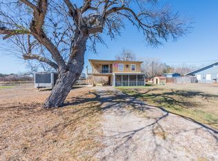 167 Buckeye Knoll Rd, George West, TX 78022