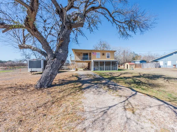 167 Buckeye Knoll Rd, George West, TX 78022