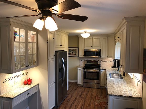 eat in kitchen