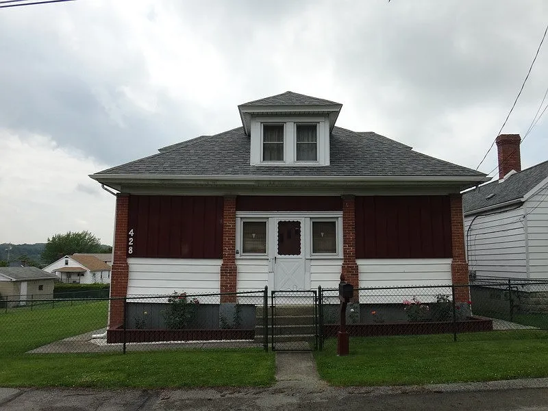 428 Clarendon Ave photo 1