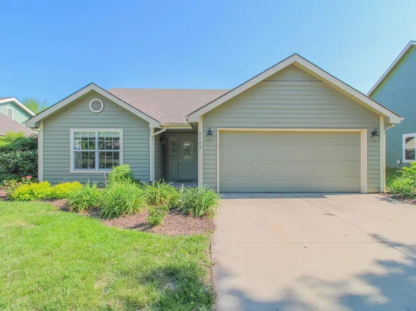 2105 E 26th Ter, Lawrence, KS 66046