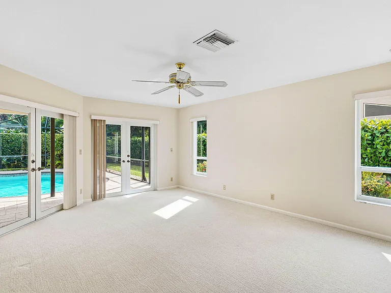 4720 NW 28th Ave — Photo 35