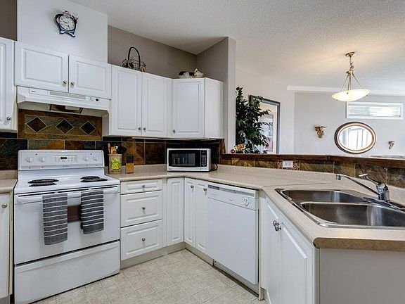 4th image of 1088 Sunset Dr #405