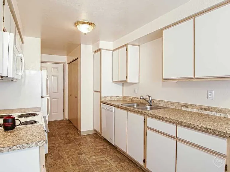 McNary Heights Apartments — Photo 7