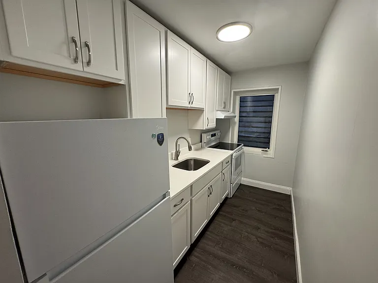 727 Main - 733 Rear — Photo 14