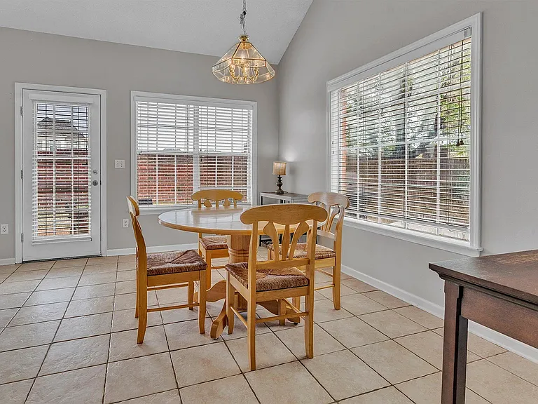 8676 Ashley Glen Cir N — Photo 23