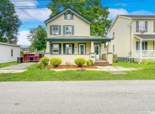 404 Avenue L, Matamoras, PA 18336