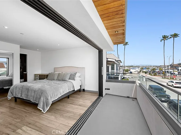 800 W Oceanfront — Photo 24