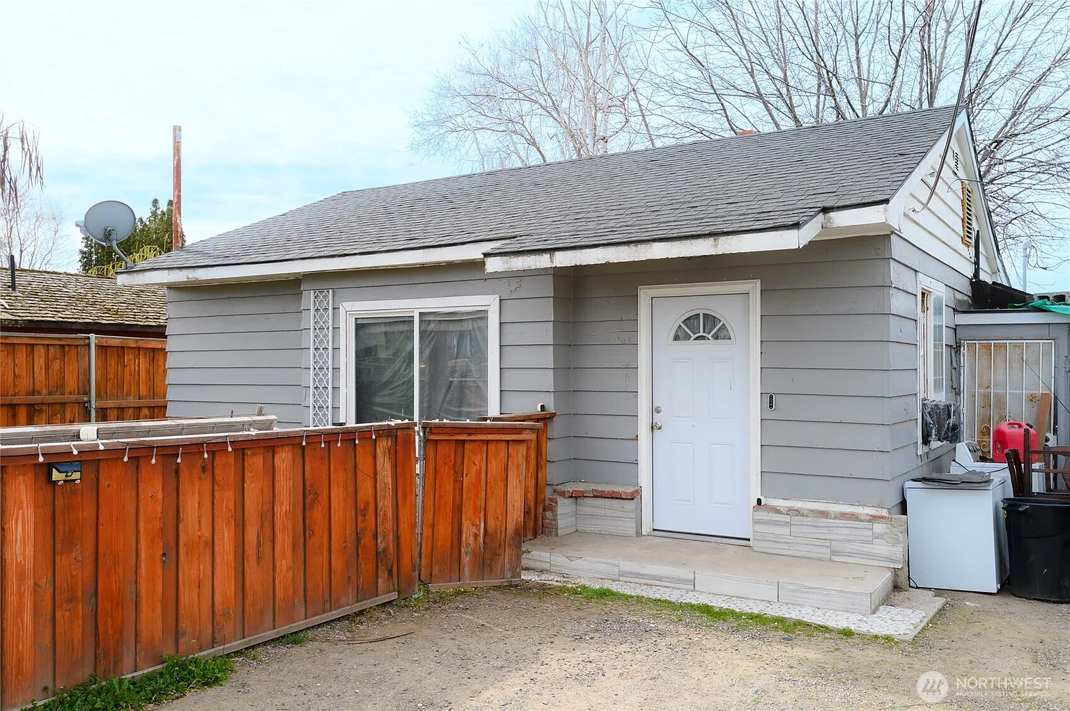 1002 Grandridge Road photo 1