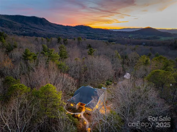 400 Sugar Hollow Rd, Fairview, NC 28730