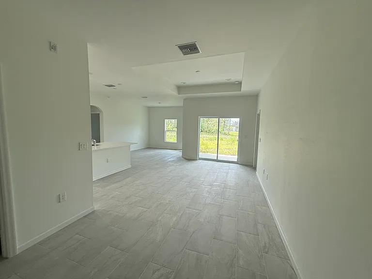 2809 Darlene Pl — Photo 2