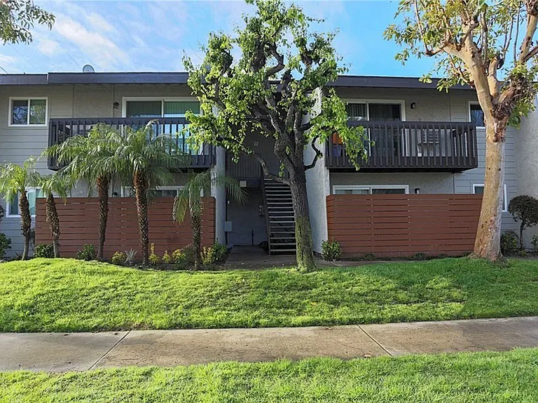 7042 Fenway Dr — Photo 1