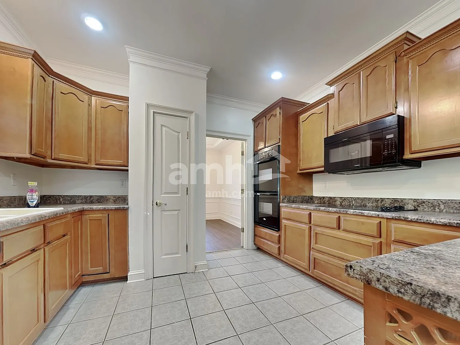 4 bed, 2.5 bath, 2400 sqft, $2,455 — Photo 4