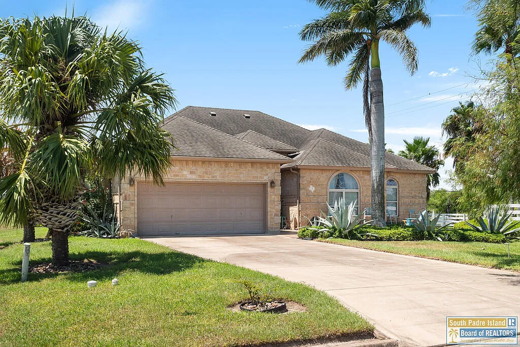 3 bed, 2.0 bath, 2138 sqft, $3,200 — Photo 1