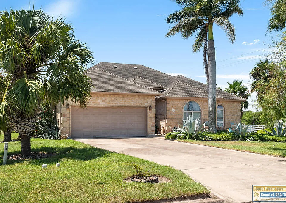 2 Bethpage Dr