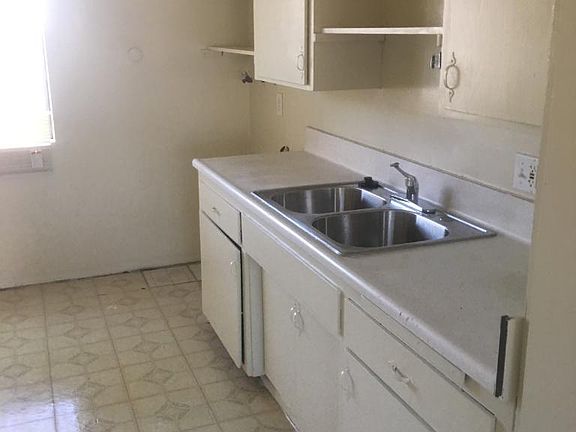 3rd image of 8152 Hill Dr
