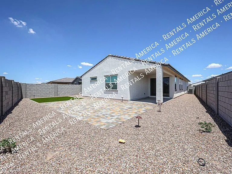 3380 N Camden Dr — Photo 45